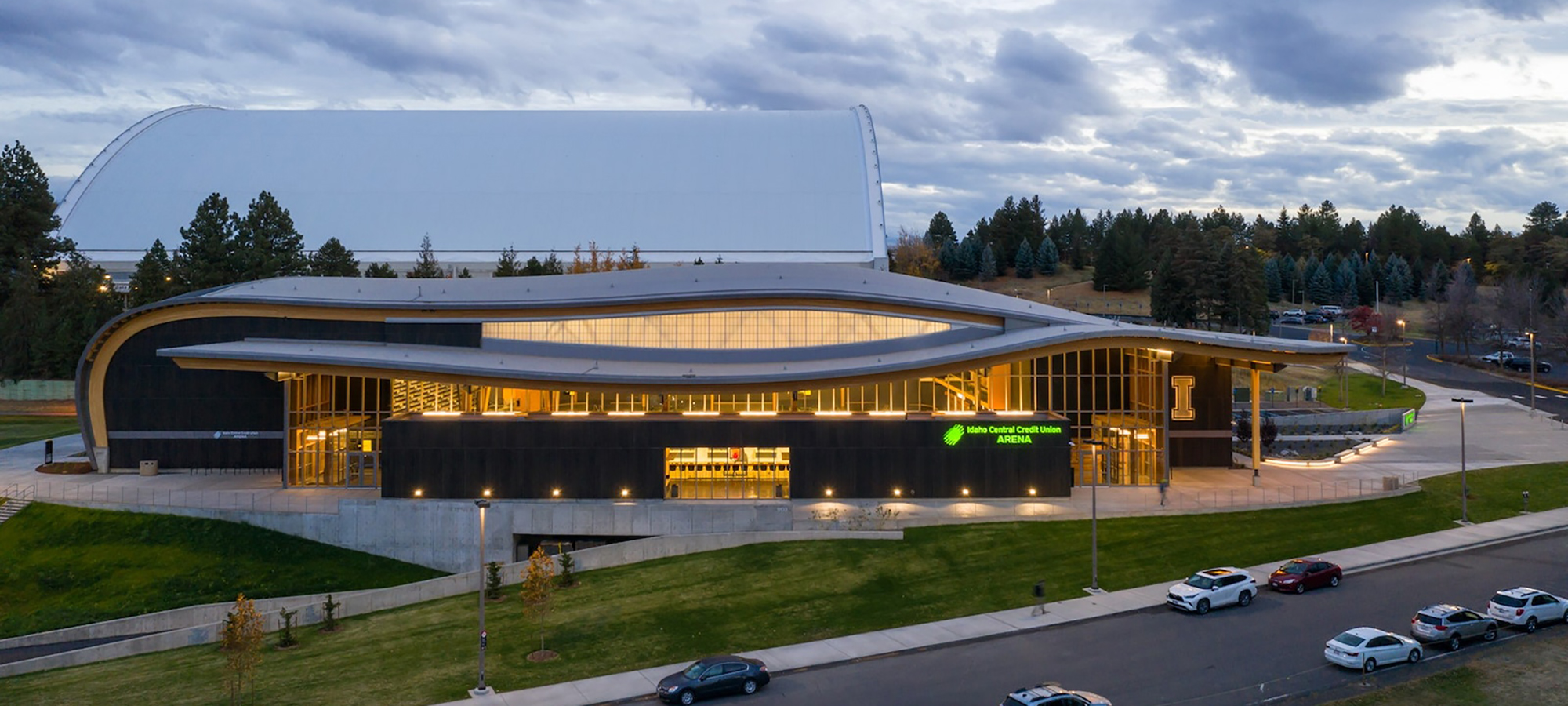 Salle omnisports de l'Idaho Central Credit Union - Grande salle omnisports en bois